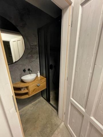 Tiny House, Podkrovni Apartman A Apartman S Vyhledem Do Zahrady Ostrava Ngoại thất bức ảnh